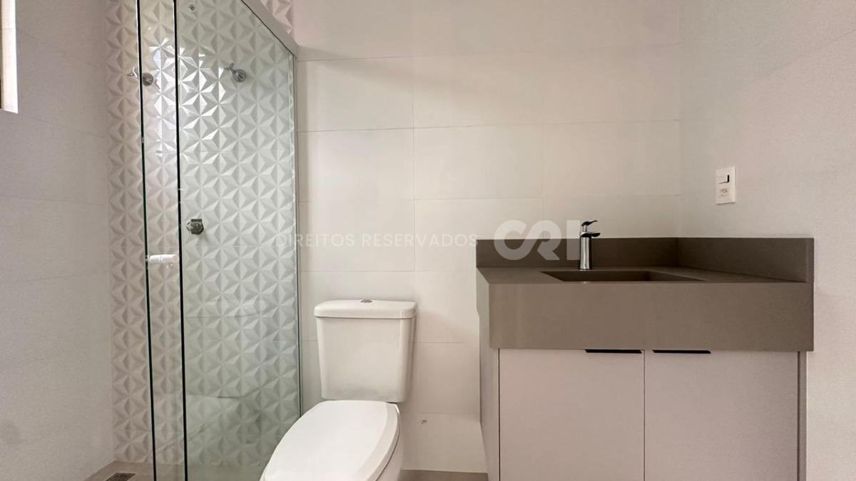 Apartamento com 3 suítes no Edifício Ville de Lyon na Meia Praia em Itapema