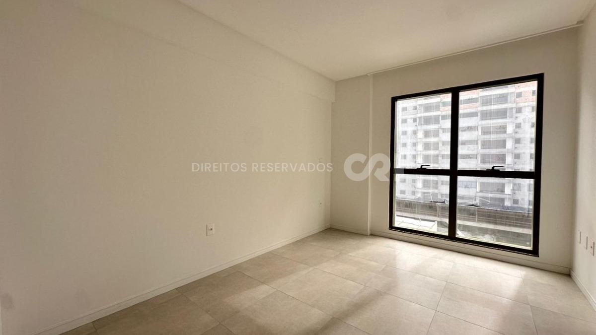 Apartamento com 3 suítes no Edifício Ville de Lyon na Meia Praia em Itapema