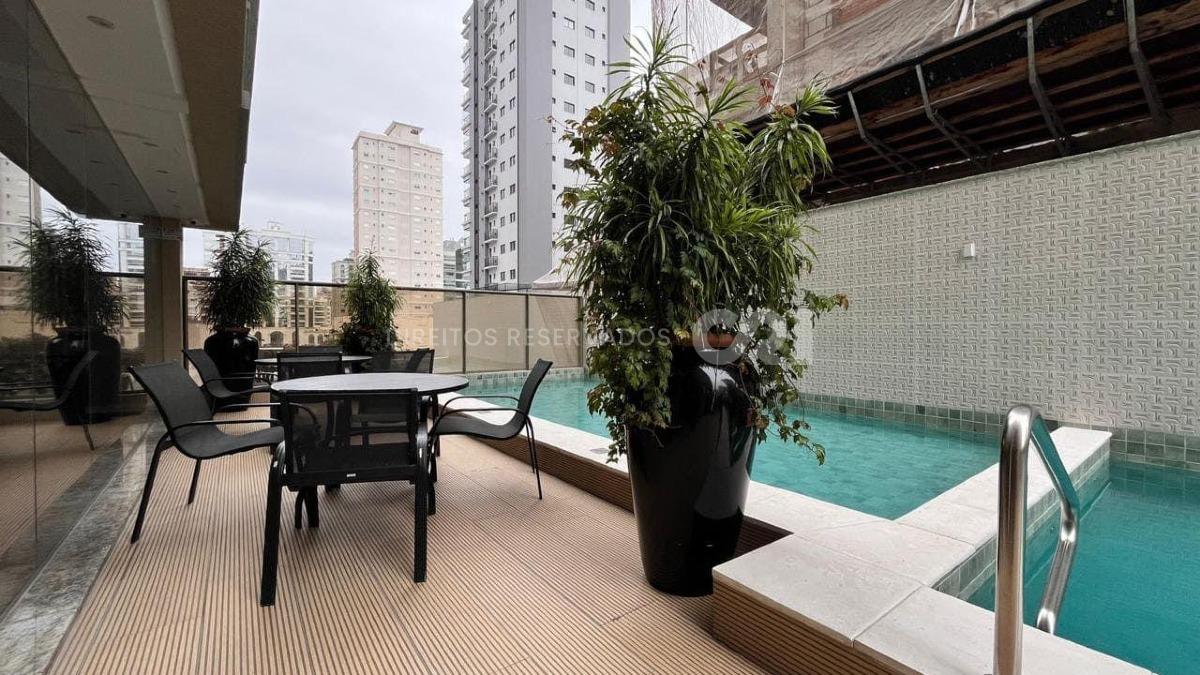 Apartamento com 3 suítes no Edifício Ville de Lyon na Meia Praia em Itapema