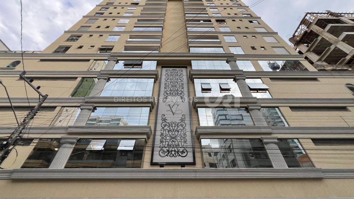 Apartamento com 3 suítes no Edifício Ville de Lyon na Meia Praia em Itapema