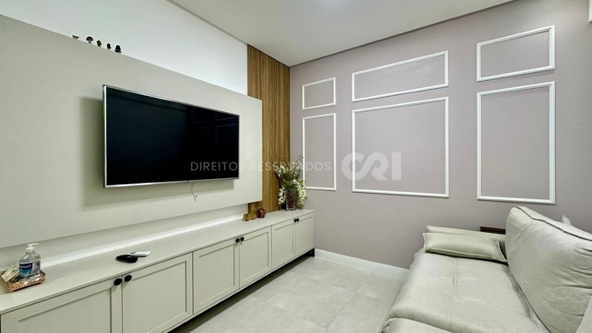 Apartamento com 3 suítes no Edifício Ville de Lyon na Meia Praia, Itapema