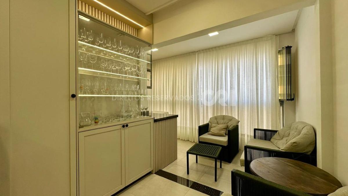 Apartamento com 3 suítes no Edifício Ville de Lyon na Meia Praia, Itapema