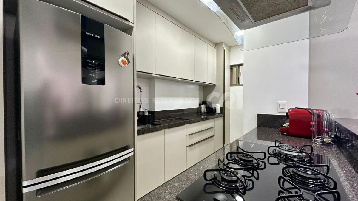 Apartamento com 3 suítes no Edifício Ville de Lyon na Meia Praia, Itapema