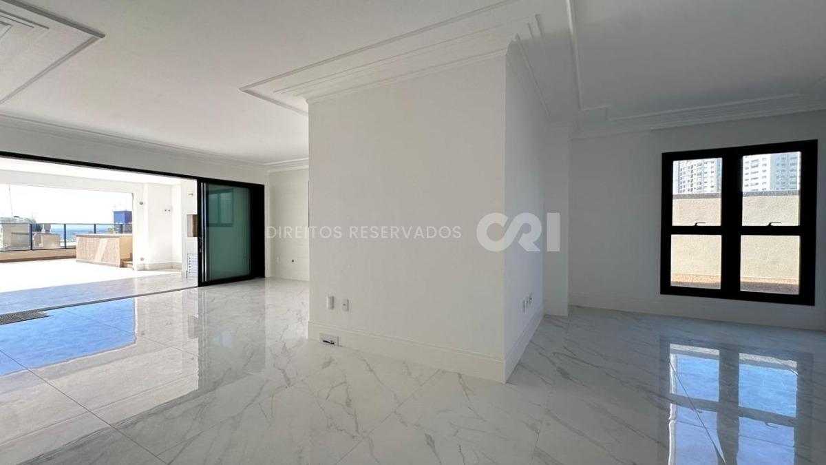 Apartamento com 4 suítes no Edifício St. Clair no Centro em Itapema