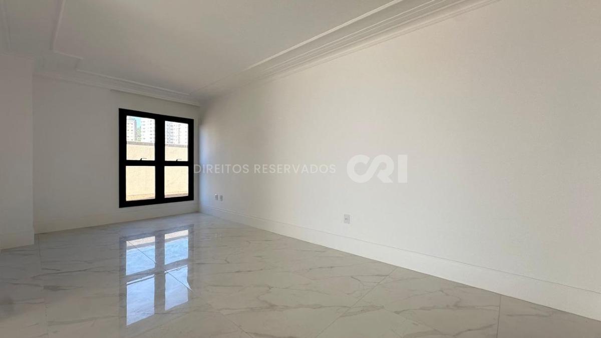 Apartamento com 4 suítes no Edifício St. Clair no Centro em Itapema