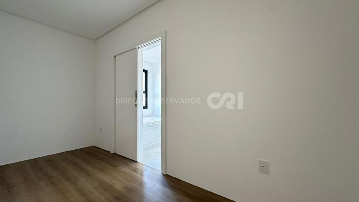Apartamento com 4 suítes no Edifício St. Clair no Centro em Itapema