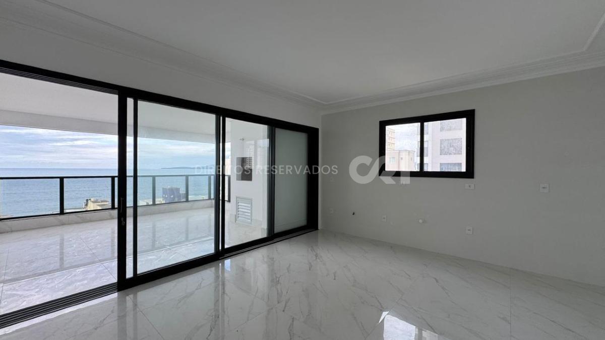 Apartamento com 4 suítes no Edifício St. Clair no Centro de Itapema