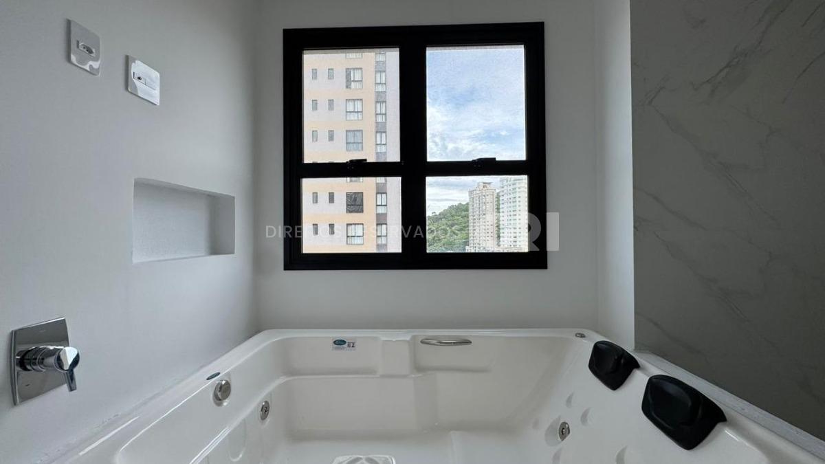 Apartamento com 4 suítes no Edifício St. Clair no Centro de Itapema