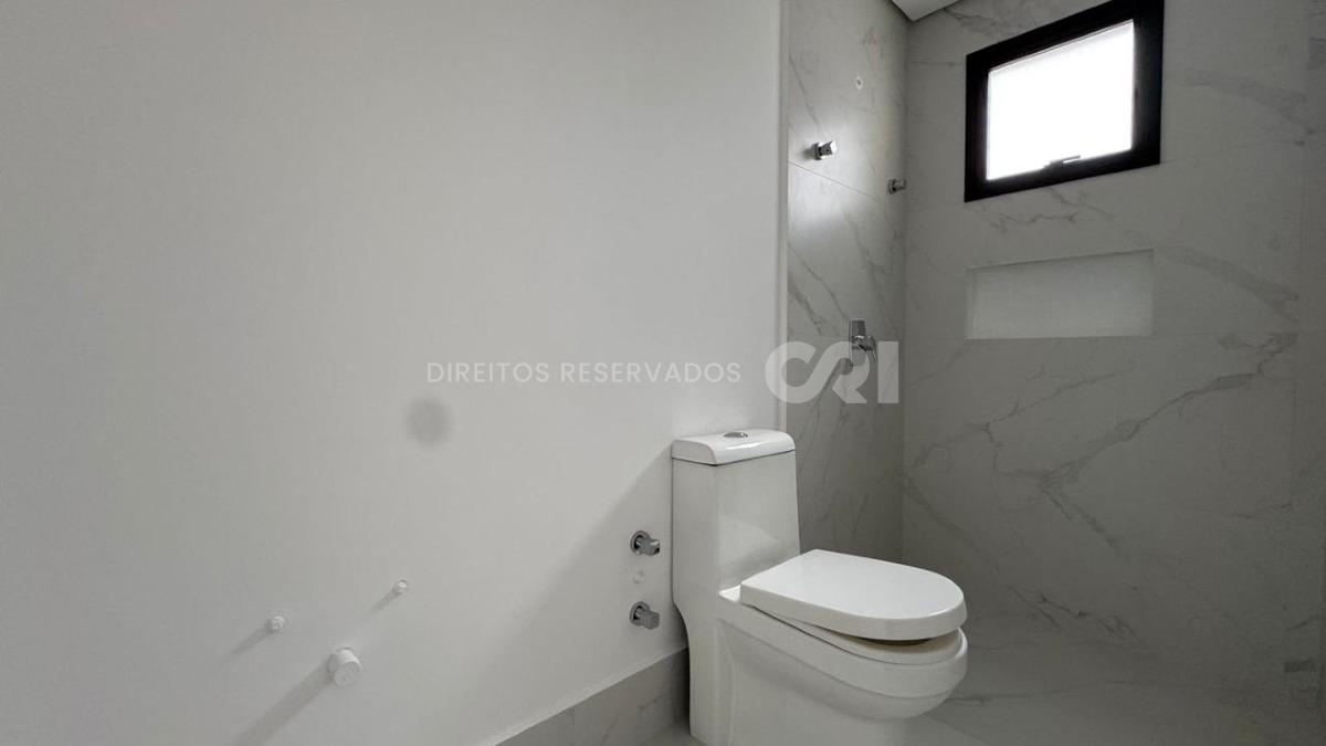 Apartamento com 4 suítes no Edifício St. Clair no Centro de Itapema