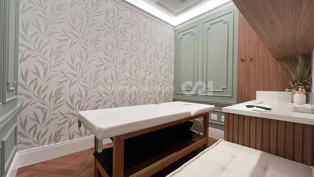 Apartamento com 4 suítes no Edifício St. Clair no Centro de Itapema