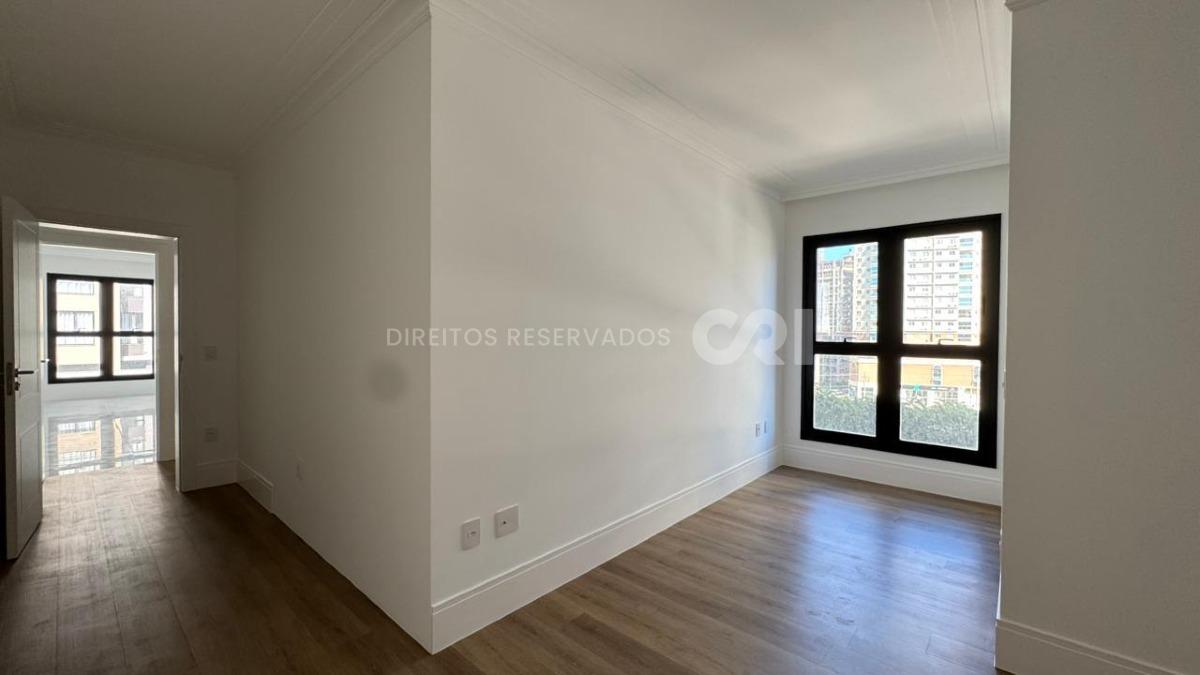 Apartamento exclusivo com 4 suítes no Edifício St. Clair no Centro de Itapema