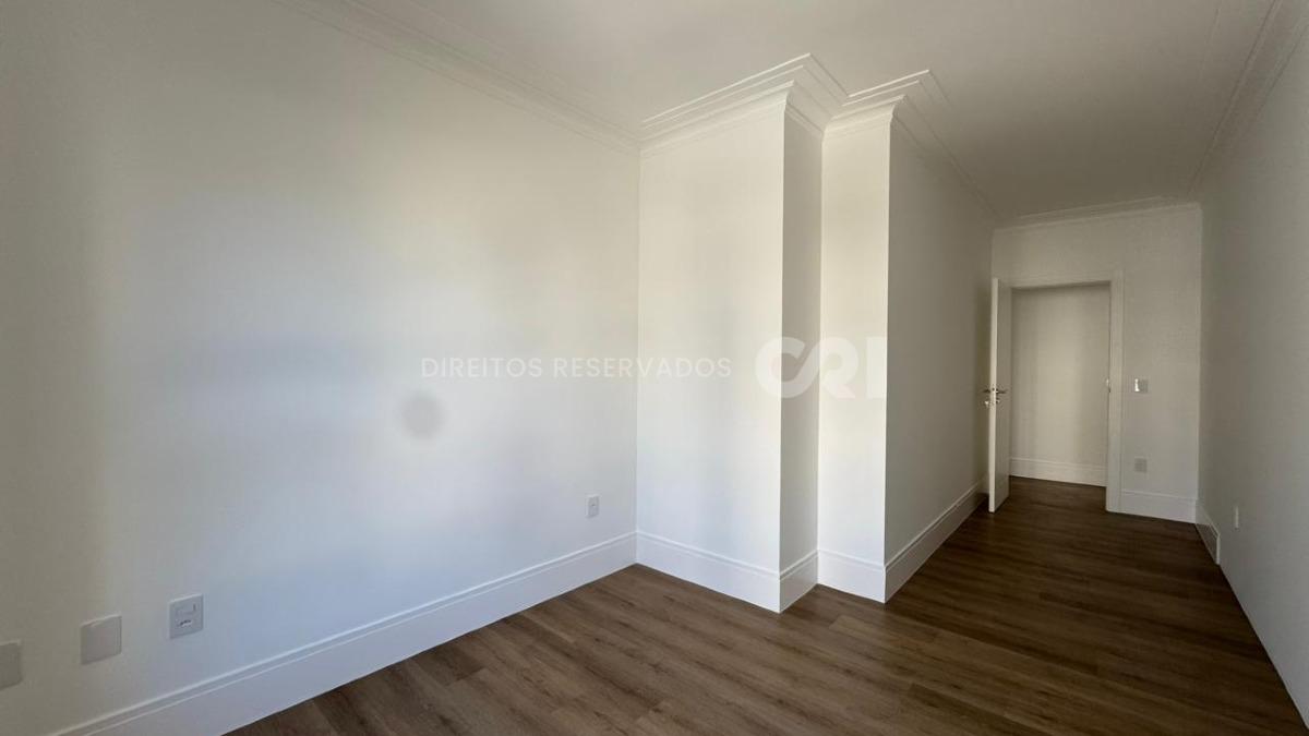 Apartamento exclusivo com 4 suítes no Edifício St. Clair no Centro de Itapema