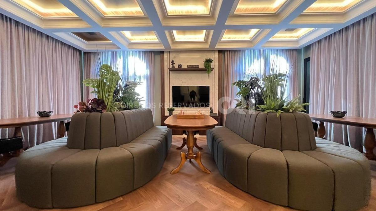 Apartamento exclusivo com 4 suítes no Edifício St. Clair no Centro de Itapema