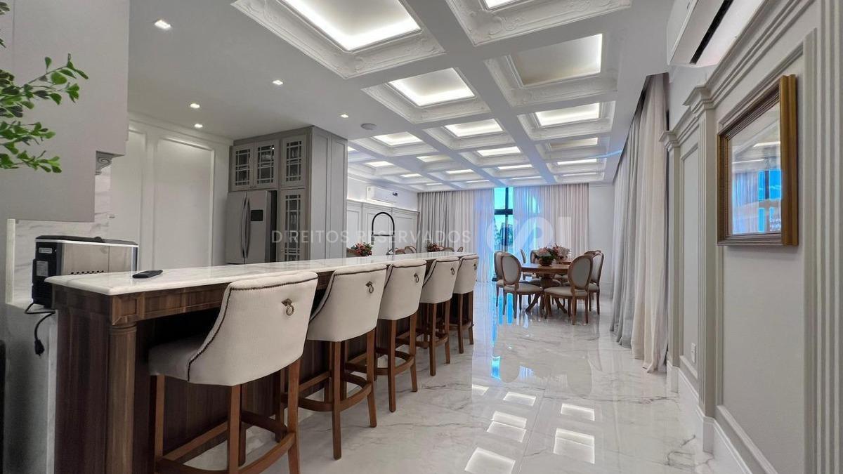 Apartamento exclusivo com 4 suítes no Edifício St. Clair no Centro de Itapema