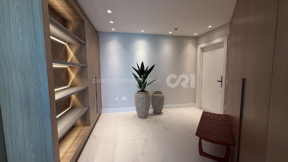 Apartamento com 3 suítes no Garden Square Residence na Meia Praia, Itapema