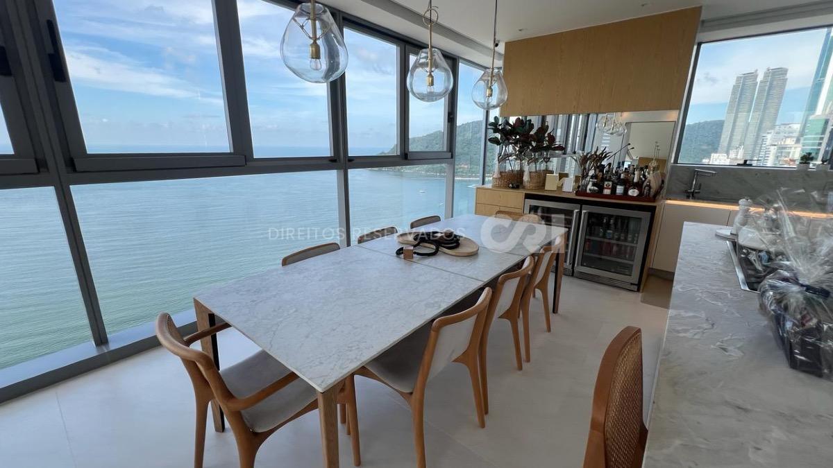 Apartamento com 3 suítes no Edifício Copenhagen na Barra Sul em Balneário Camboriú