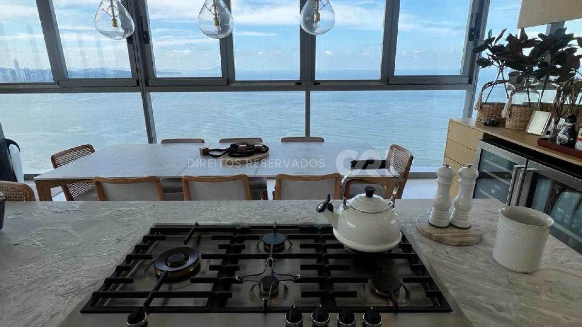Apartamento com 3 suítes no Edifício Copenhagen na Barra Sul em Balneário Camboriú