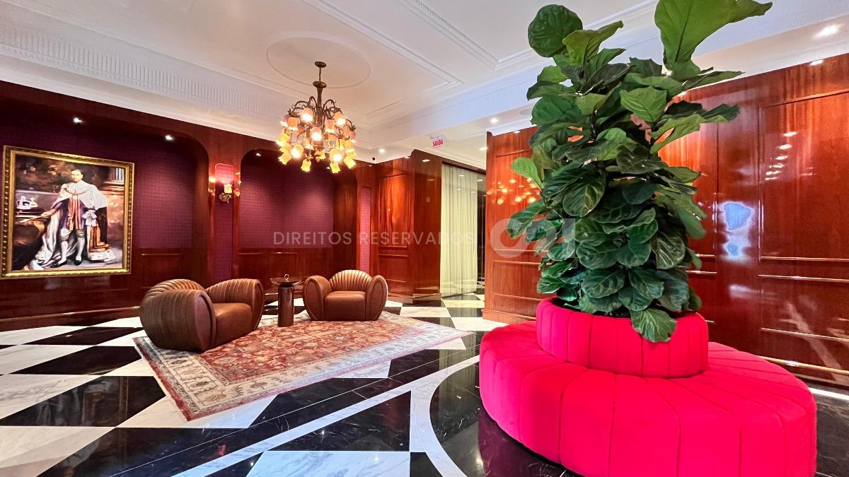 Apartamento com 4 Suítes no Residencial George VI no Canto da Praia em Itapema