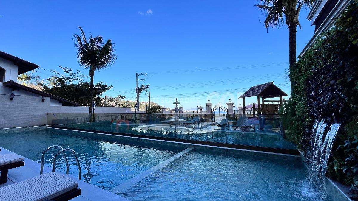 Apartamento com 4 Suítes no Residencial George VI no Canto da Praia em Itapema