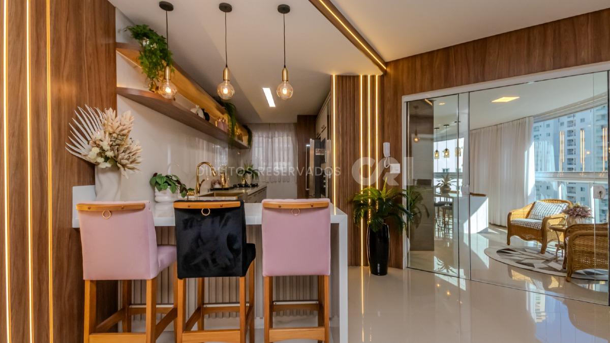 COPA: Apartamento com 3 suítes no Edifício Pienza na Meia Praia Itapema