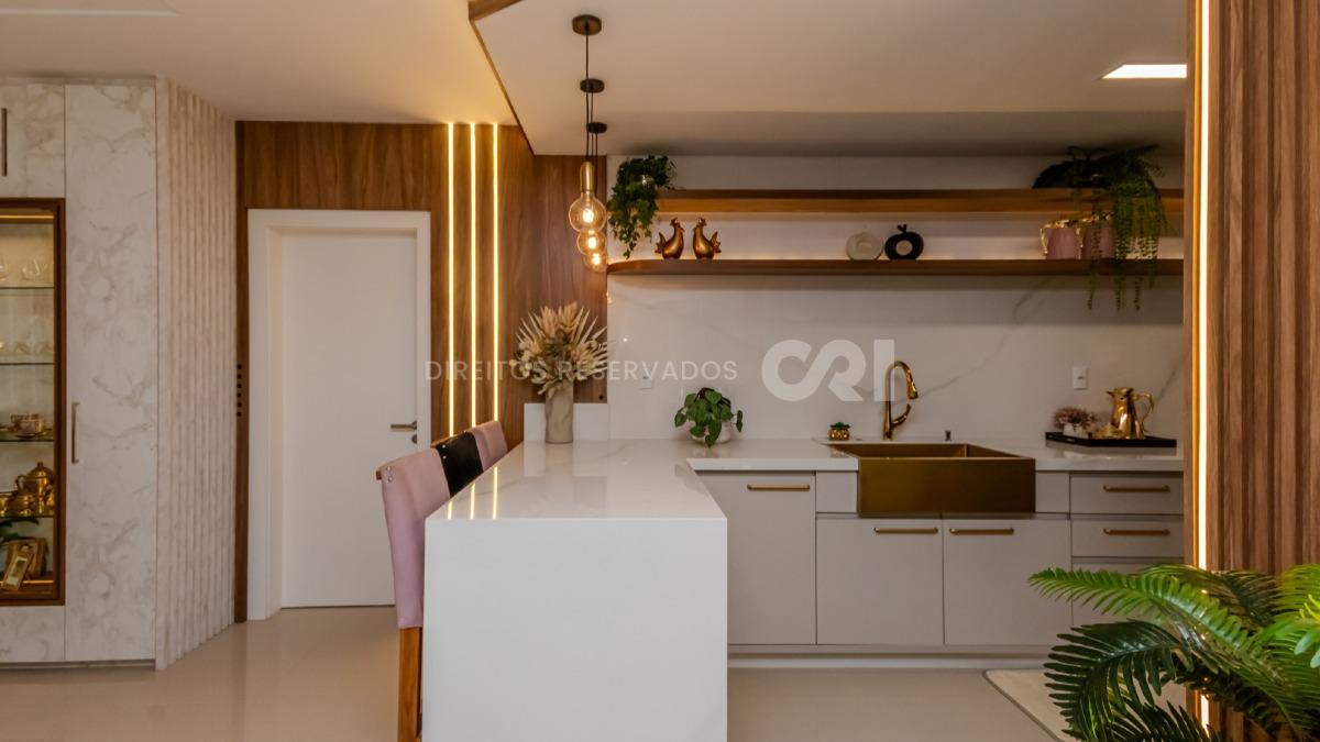 COPA: Apartamento com 3 suítes no Edifício Pienza na Meia Praia Itapema