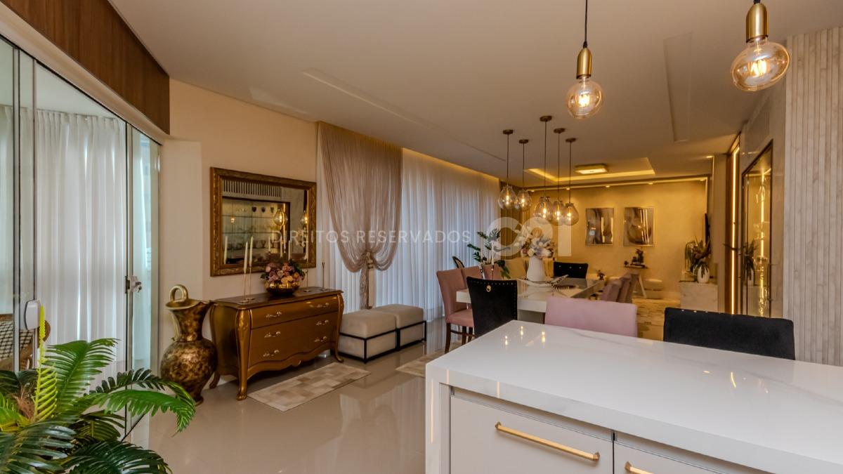 COPA: Apartamento com 3 suítes no Edifício Pienza na Meia Praia Itapema