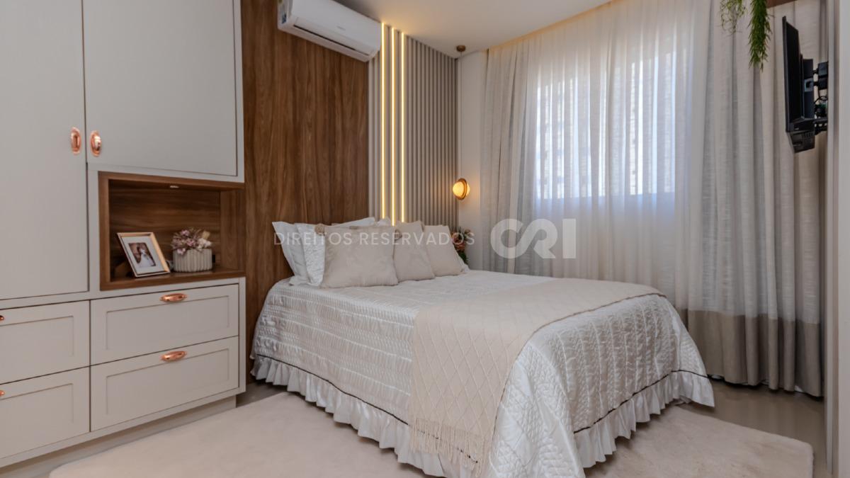 COPA: Apartamento com 3 suítes no Edifício Pienza na Meia Praia Itapema