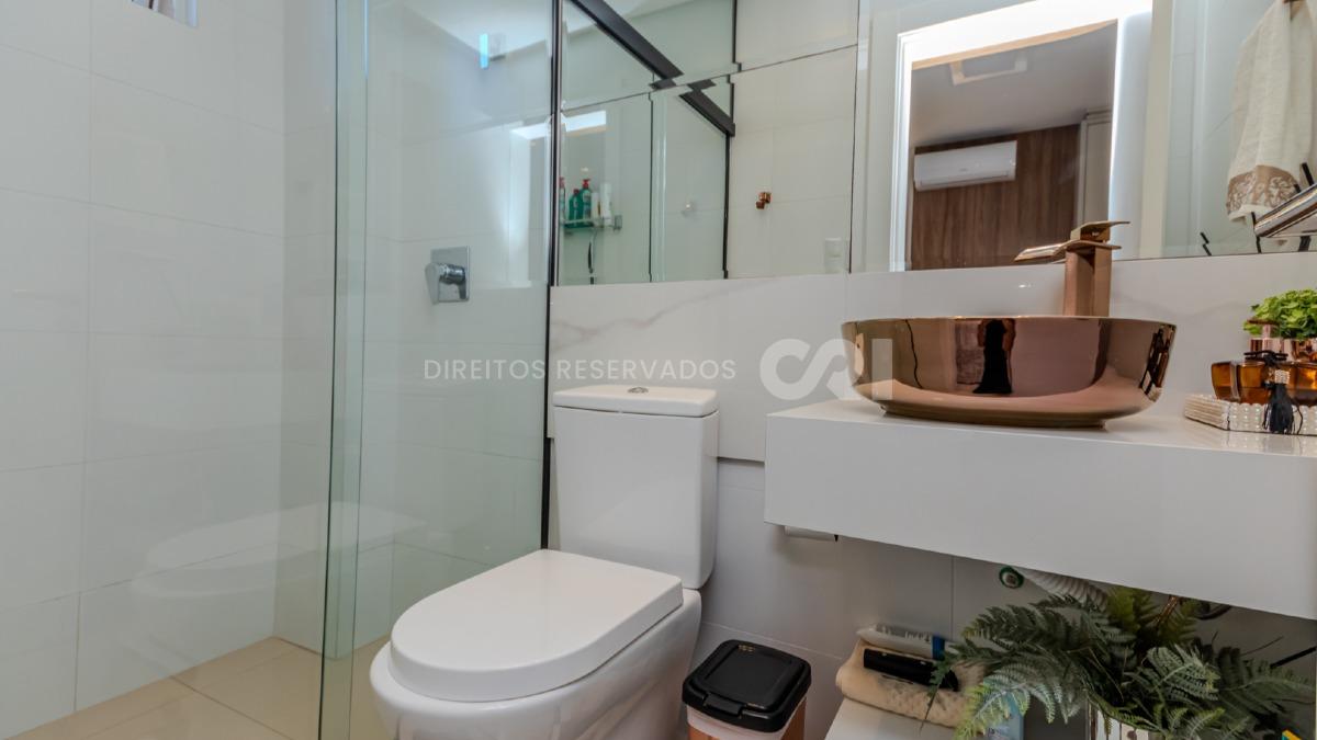 COPA: Apartamento com 3 suítes no Edifício Pienza na Meia Praia Itapema