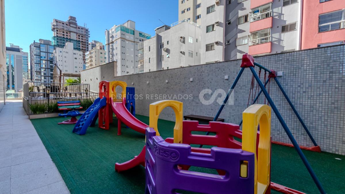 COPA: Apartamento com 3 suítes no Edifício Pienza na Meia Praia Itapema
