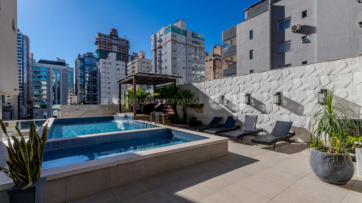 COPA: Apartamento com 3 suítes no Edifício Pienza na Meia Praia Itapema