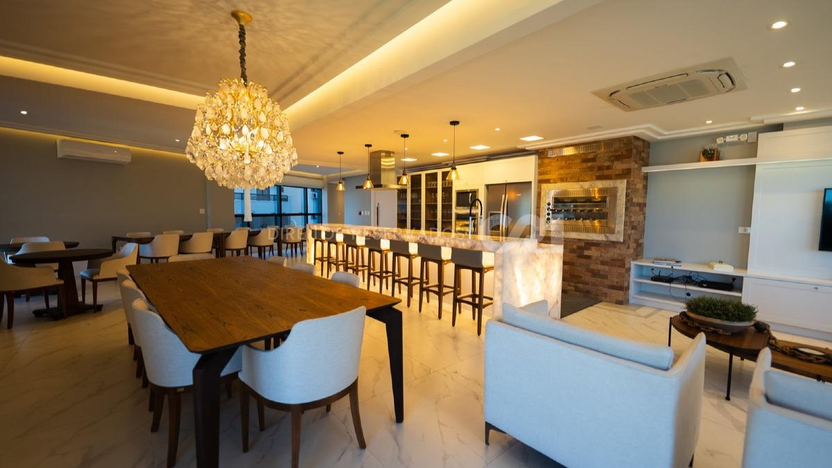 Apartamento com 4 suítes no Infinity Residence Club em Morretes Itapema