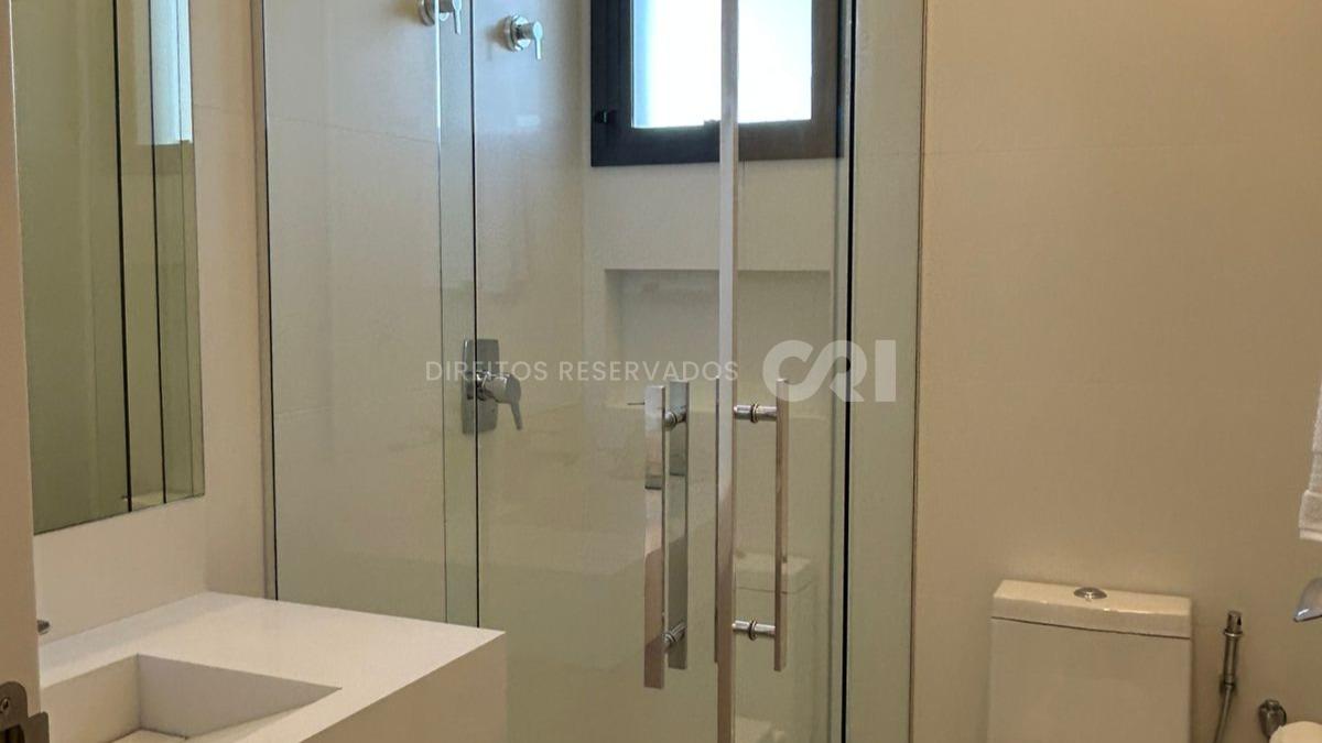 COPA: Apartamento com 4 suítes Doha Tower na Meia Praia Itapema