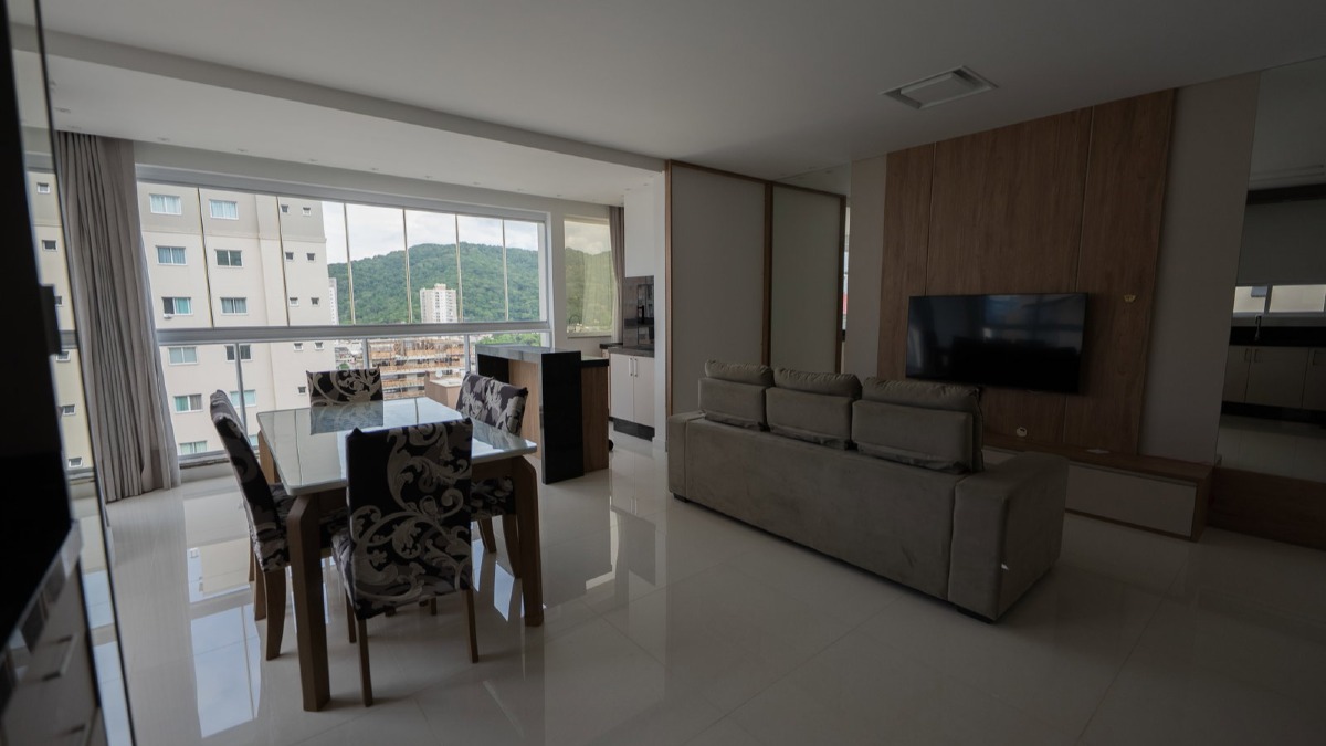 Apartamento com 3 suítes no Edifício Villa Guilhermina no Centro de Itapema