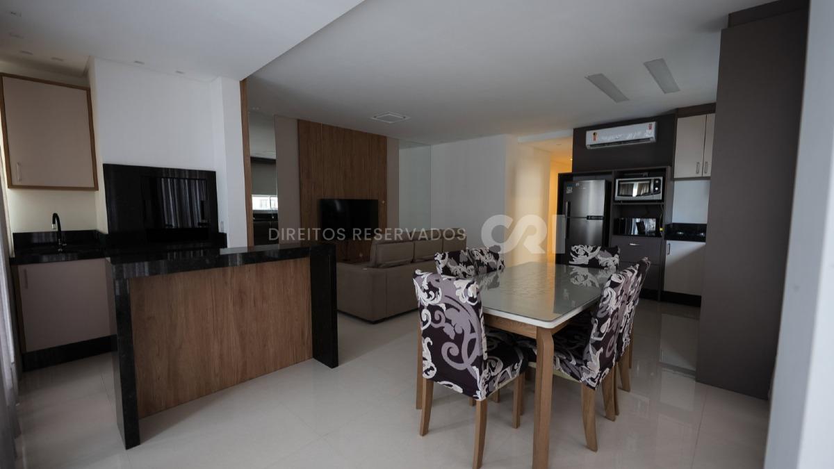 Apartamento com 3 suítes no Edifício Villa Guilhermina no Centro de Itapema