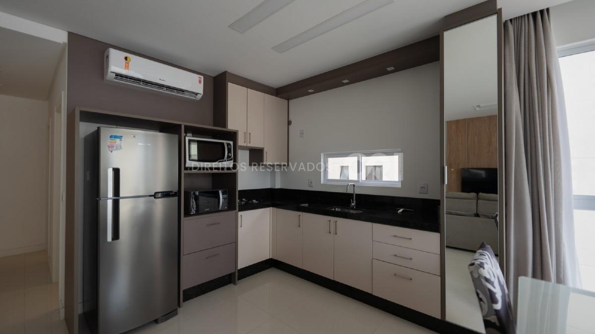 Apartamento com 3 suítes no Edifício Villa Guilhermina no Centro de Itapema