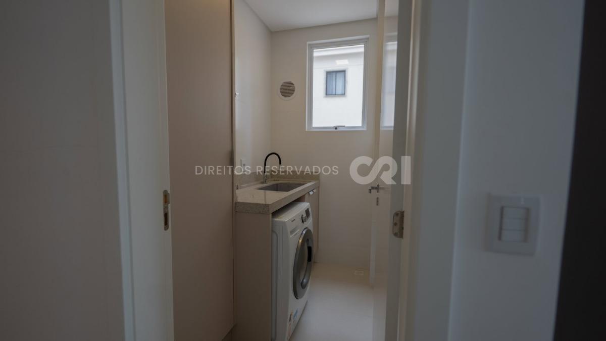 Apartamento com 3 suítes no Edifício Villa Guilhermina no Centro de Itapema