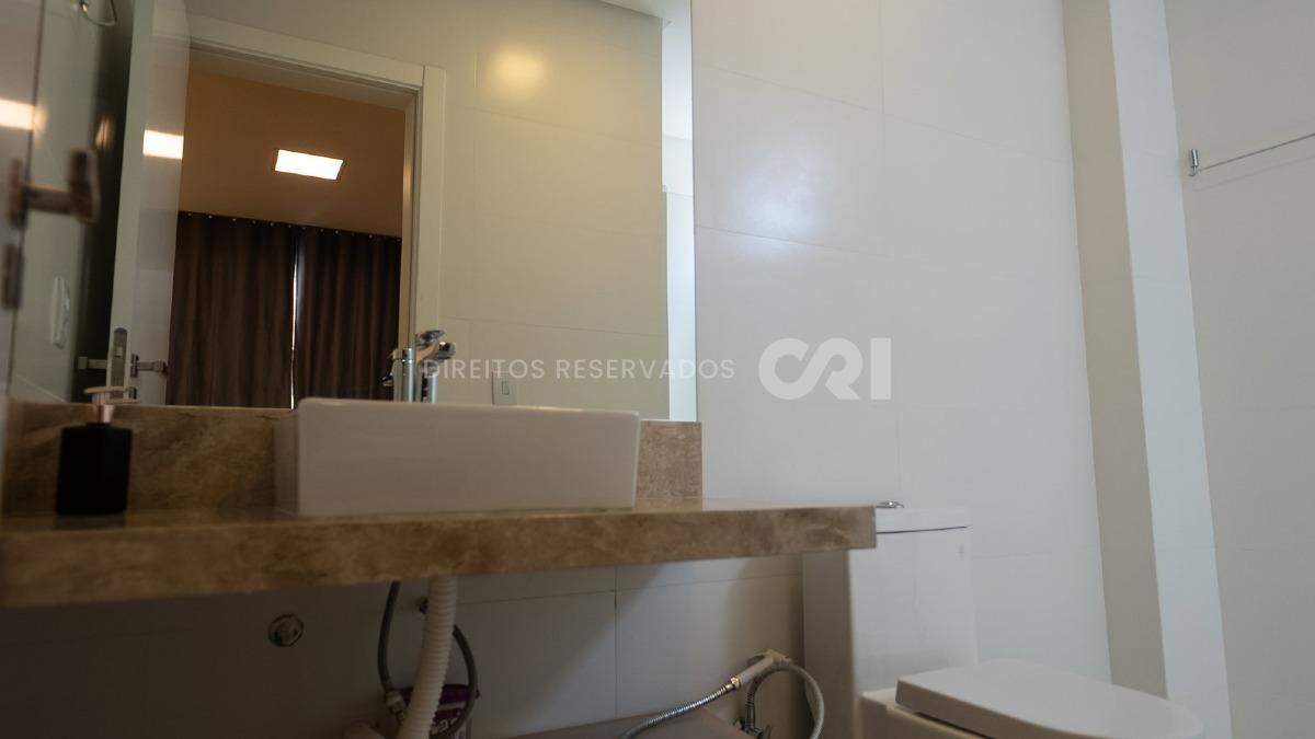 Apartamento com 3 suítes no Edifício Villa Guilhermina no Centro de Itapema
