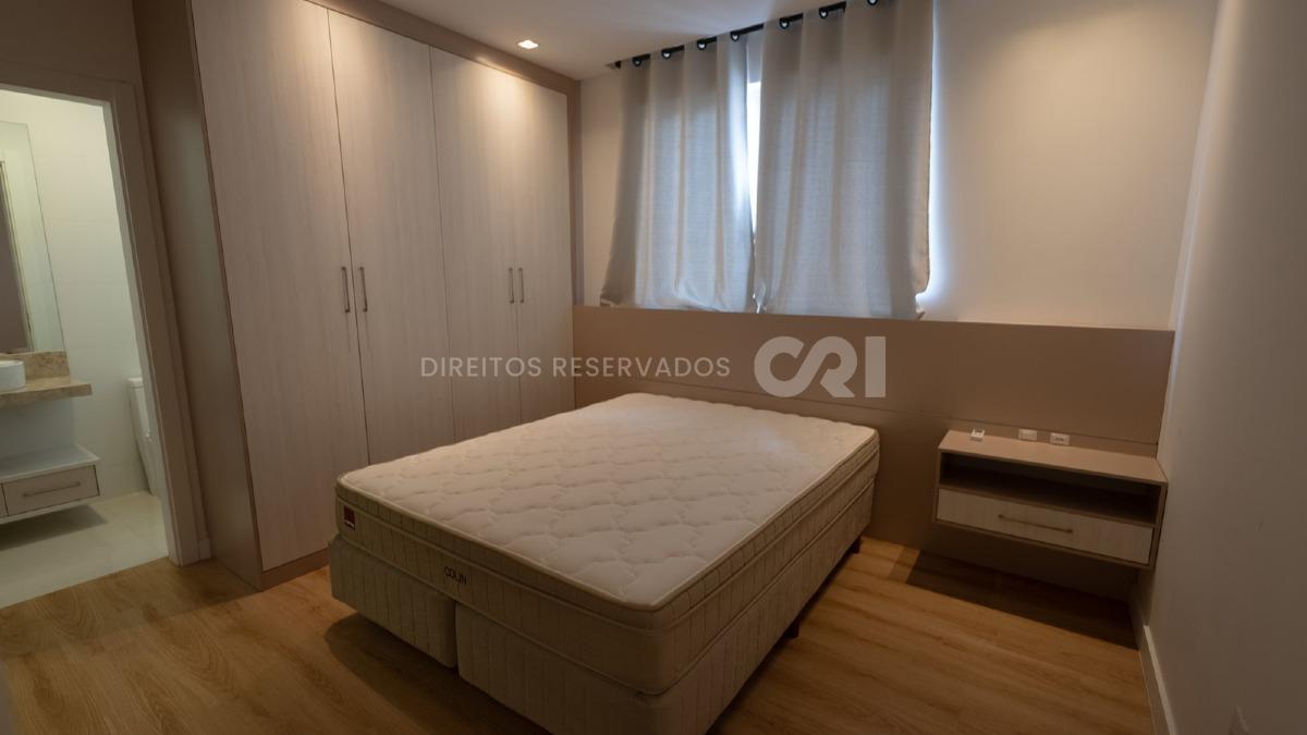 Apartamento com 3 suítes no Edifício Villa Guilhermina no Centro de Itapema