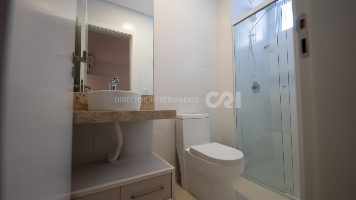 Apartamento com 3 suítes no Edifício Villa Guilhermina no Centro de Itapema