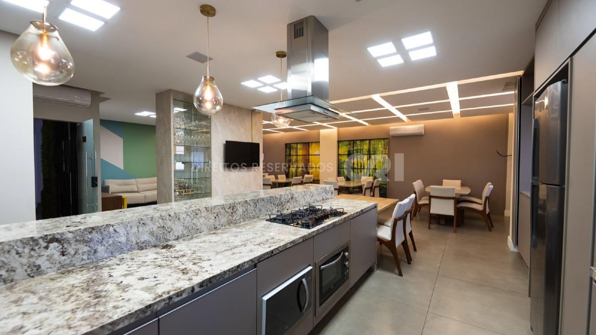 Apartamento com 3 suítes no Edifício Villa Guilhermina no Centro de Itapema