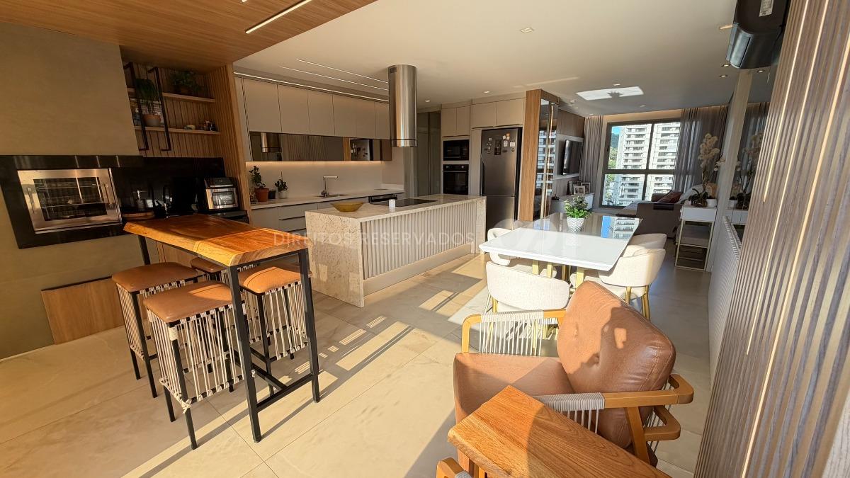 Apartamento com 3 quartos no edifício Classic no bairro Fazenda em Itajaí
