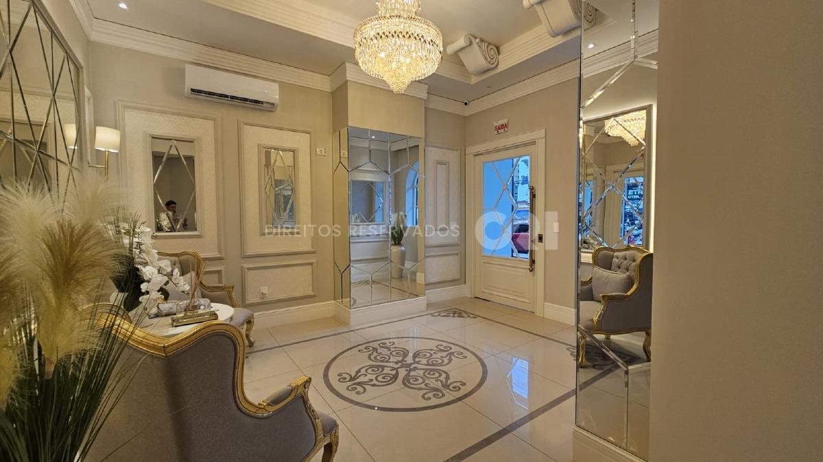 Apartamento com 4 suítes Le Biarritz Résidence na Meia Praia em Itapema