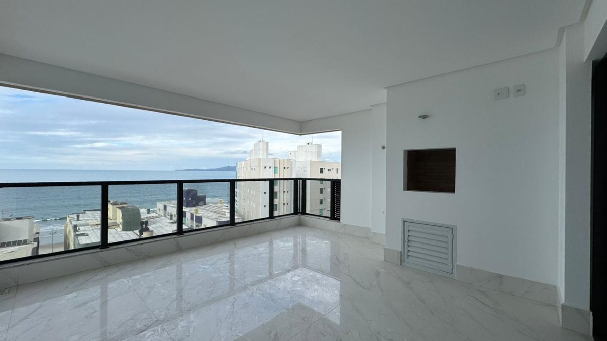 Apartamento com 4 suítes no Edifício St. Clair no Centro de Itapema