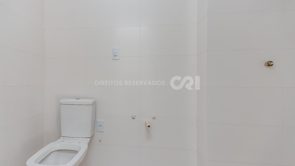 Apartamento com 3 suítes no edifício Porto Valência na Meia Praia em Itapema