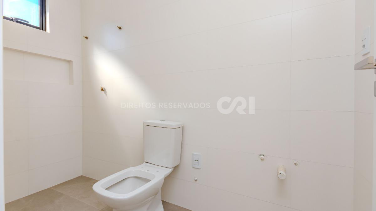 Apartamento com 3 suítes no edifício Porto Valência na Meia Praia em Itapema