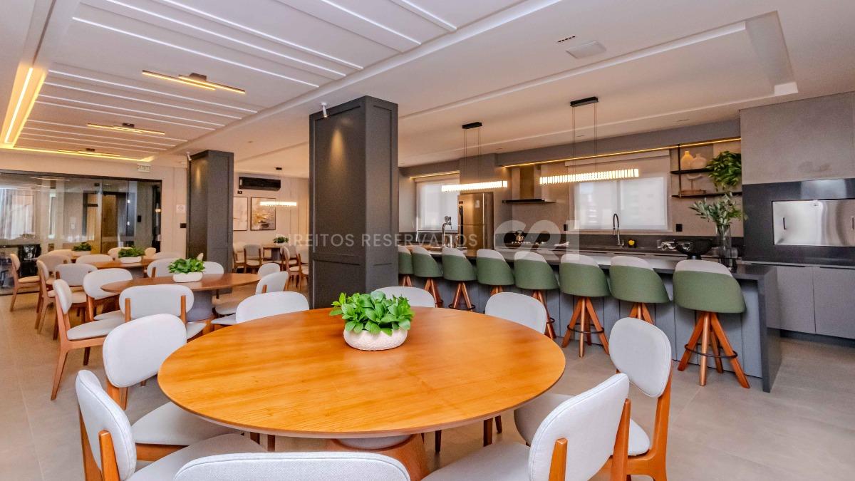Apartamento com 3 suítes no edifício Porto Valência na Meia Praia em Itapema