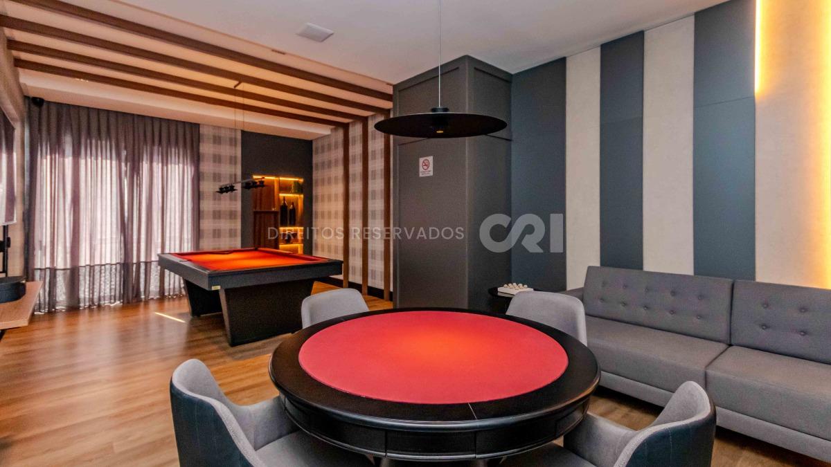 Apartamento com 3 suítes no edifício Porto Valência na Meia Praia em Itapema