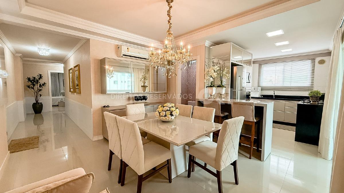 Apartamento com 4 suítes no Le Prestige na Meia Praia em Itapema