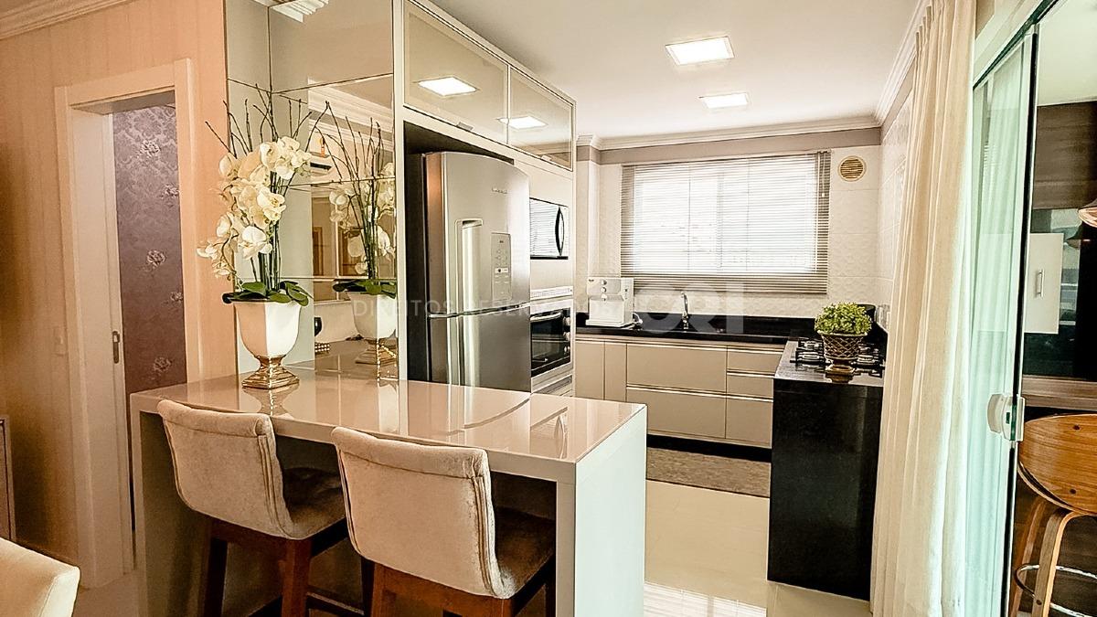Apartamento com 4 suítes no Le Prestige na Meia Praia em Itapema