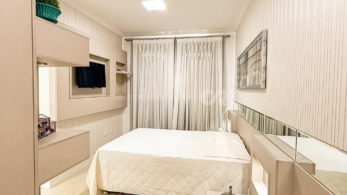 Apartamento com 4 suítes no Le Prestige na Meia Praia em Itapema
